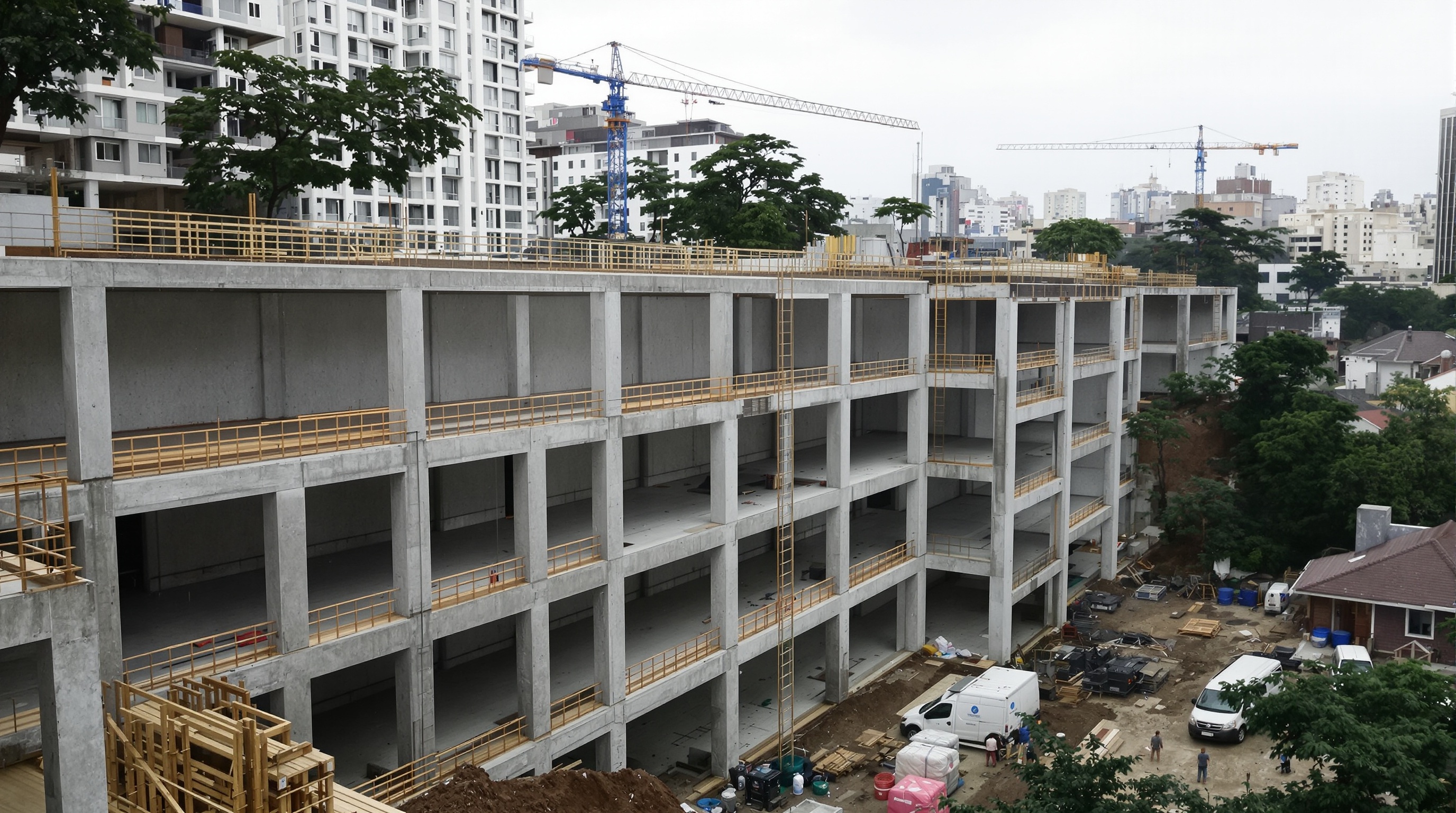 Estrutura de impermeabilização em subsolos de condomínio de luxo durante fase construtiva
