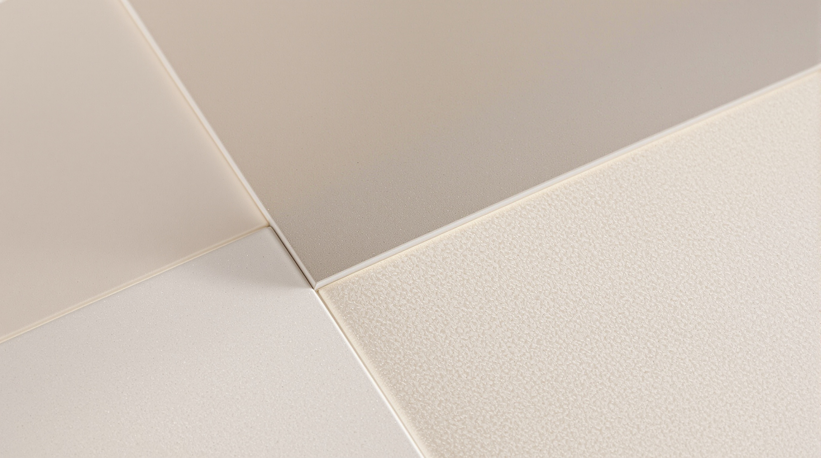Detalhe da massa única do porcelanato técnico versus esmaltado, mostrando uniformidade de cor